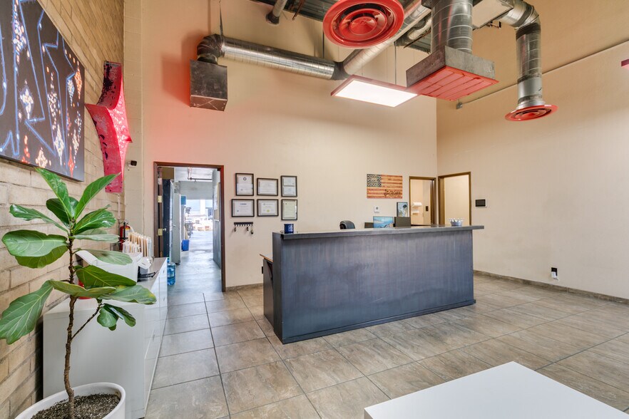 More Photos Of 3850 Pioneer Ave, Las Vegas Showroom For Sale