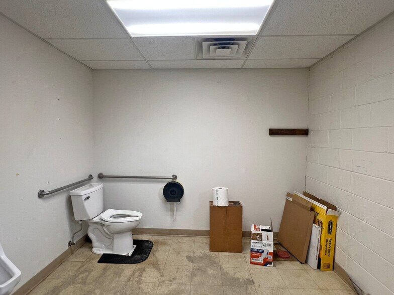 More Photos Of 4300 W Ridge Rd, Erie Manufacturing For Sale