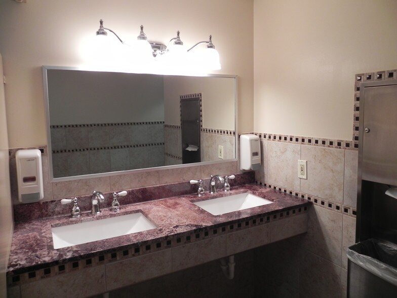 More Photos Of 8085 Wayzata Blvd, Minneapolis Office For Lease