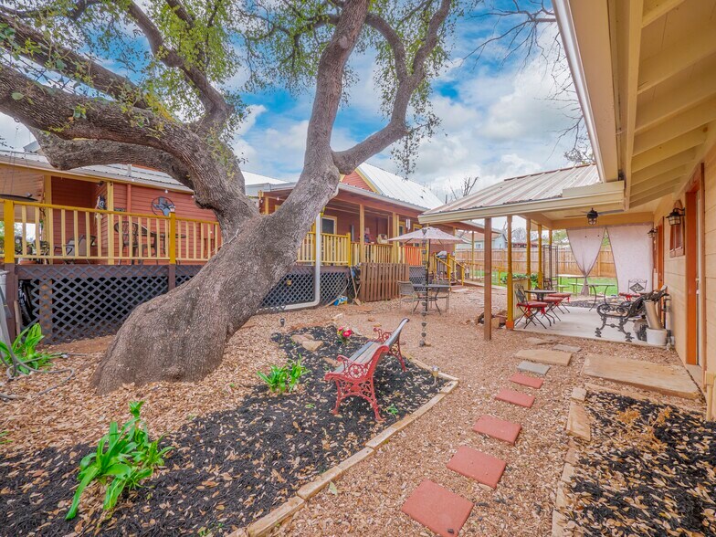 More Photos Of 1307 Wright St, Llano Freestanding For Sale