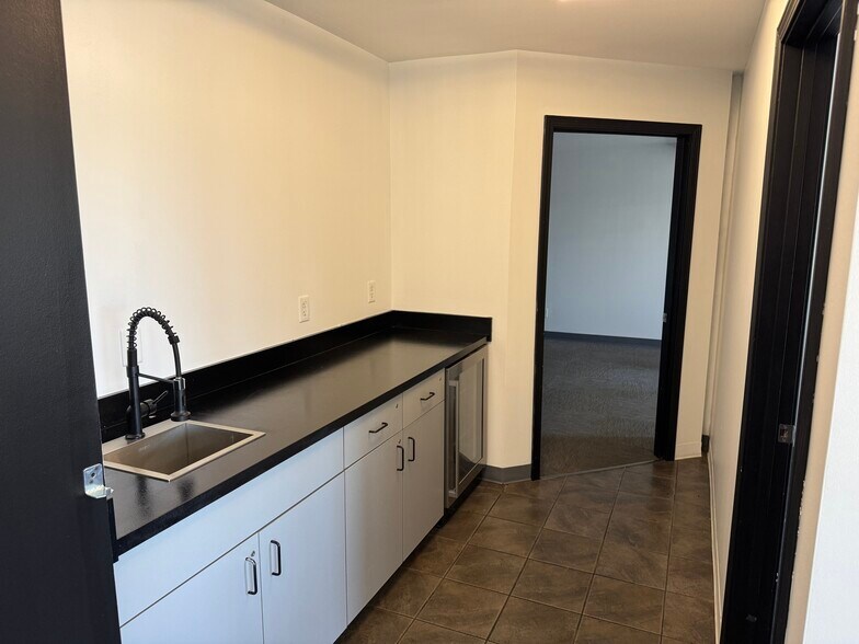 More Photos Of 2029 Brookside Ln, Kingsport Industrial For Sale