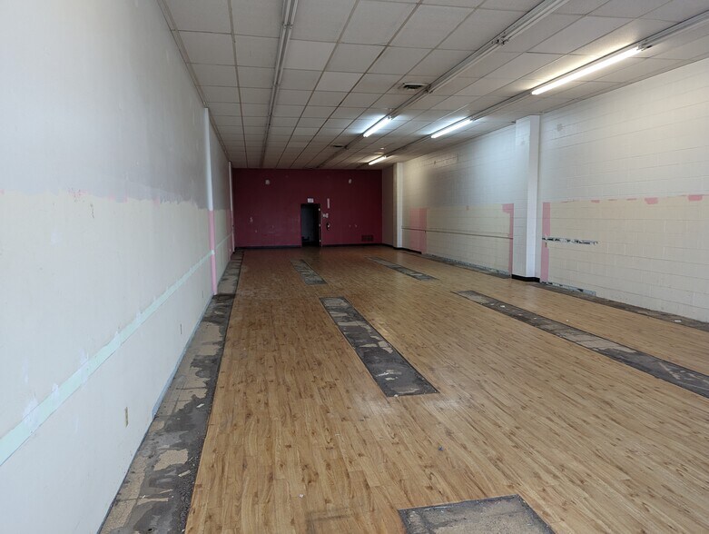 More Photos Of 601 N West St, Wichita Storefront For Lease