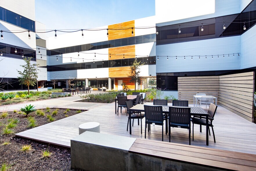 More Photos Of 10089 Willow Creek Rd, San Diego Office For Lease