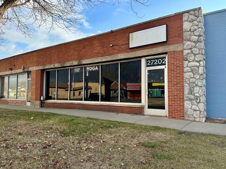 Primary Photo Of 27202 Harper Ave, Saint Clair Shores Storefront For Lease