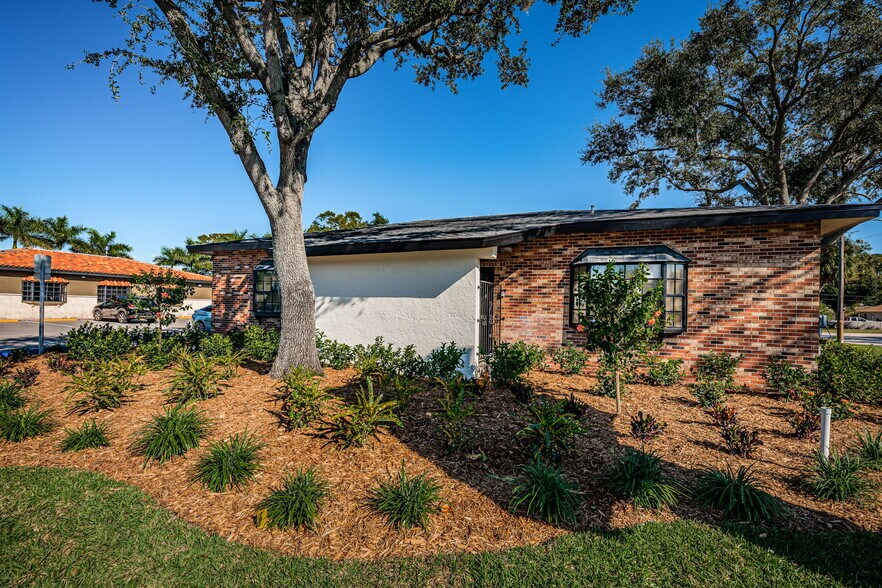 More Photos Of 5001 4th St N, Saint Petersburg Office For Lease