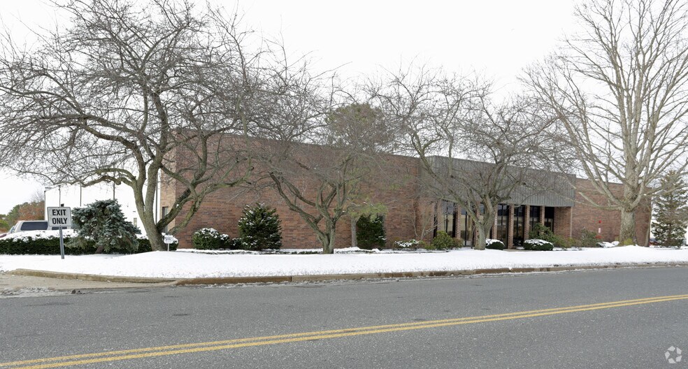 More Photos Of 1650 Oak St, Lakewood Manufacturing For Lease