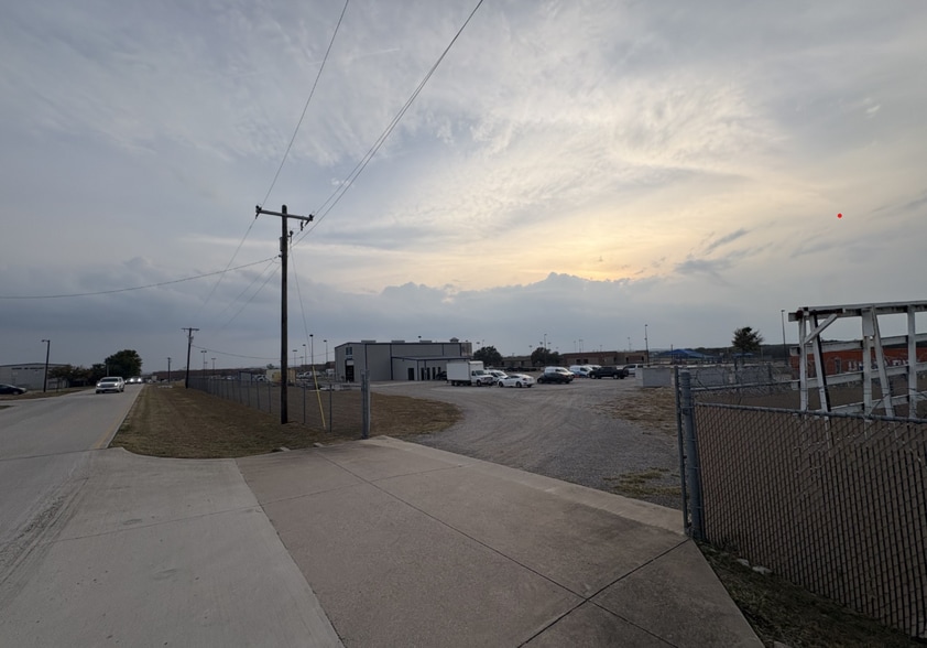 More Photos Of 111 Vernon Rd, Aledo Land For Lease