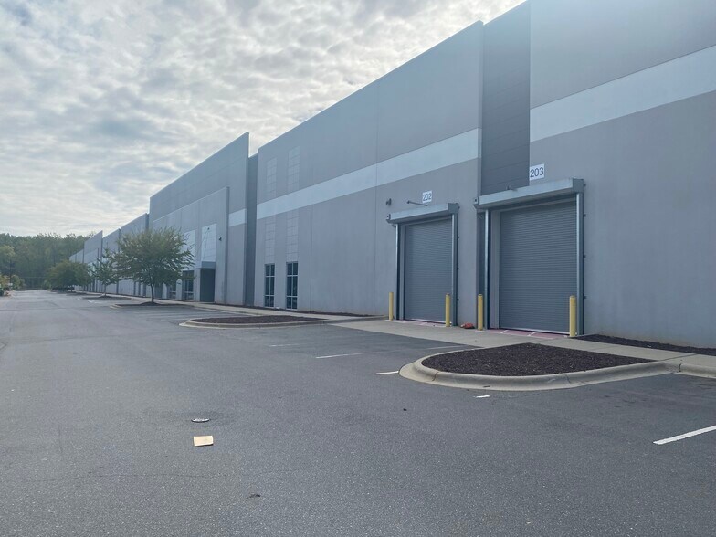 More Photos Of 3830 Parrott Dr, Charlotte Warehouse For Lease