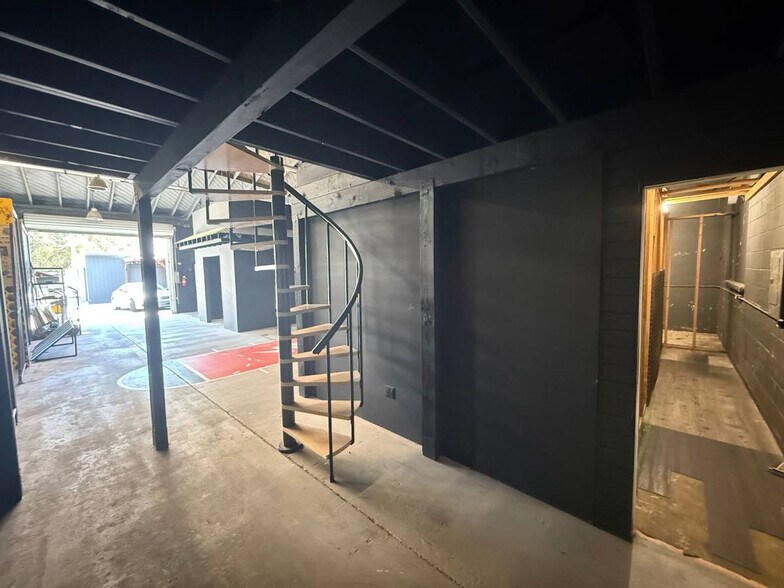 More Photos Of 2020 Placentia Ave, Costa Mesa Manufacturing For Lease