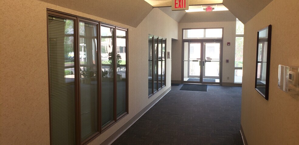 More Photos Of 714 Spirit 40 Park Dr, Chesterfield Office For Sale