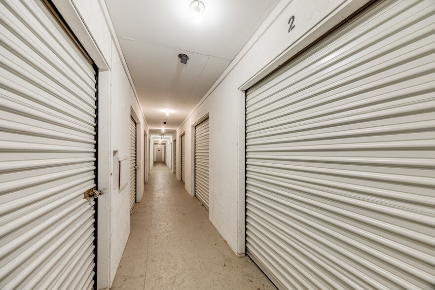 More Photos Of 438 Walnut St, Lawrenceburg Self Storage For Sale