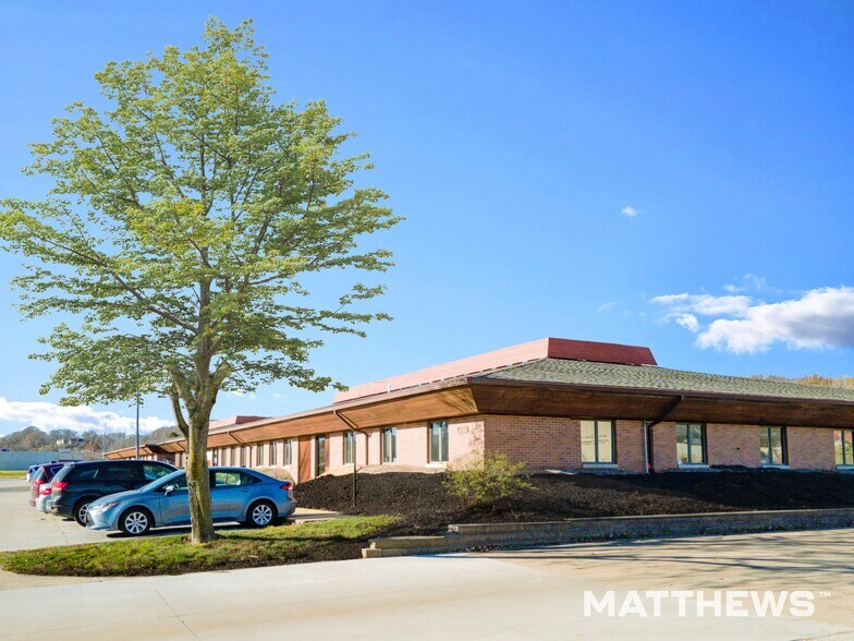 More Photos Of 4703 44th St, Rock Island Medical For Sale