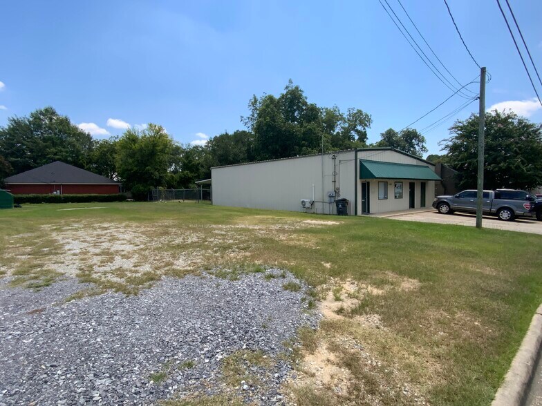 More Photos Of 1236 11th Ave, Phenix City Warehouse For Lease
