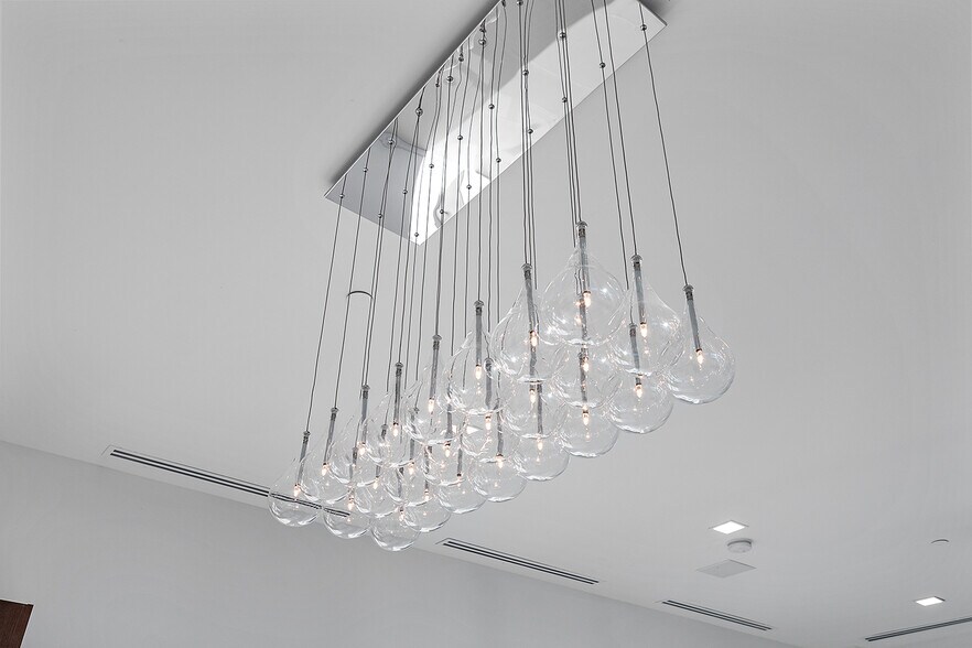 More Photos Of 400 S Old Woodward Ave, Birmingham Apartments For Sale