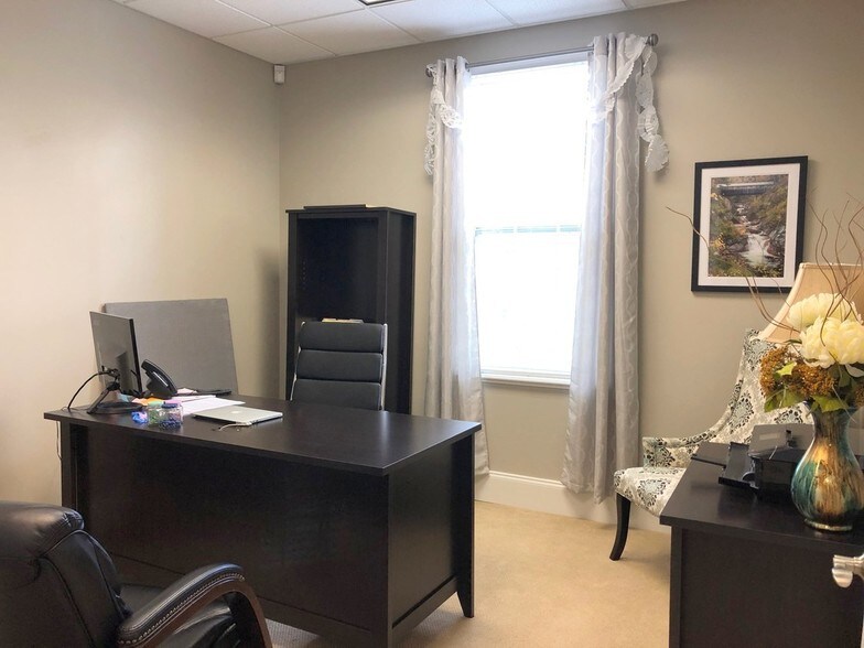 More Photos Of 700 Churchill Ct, Woodstock Office For Lease