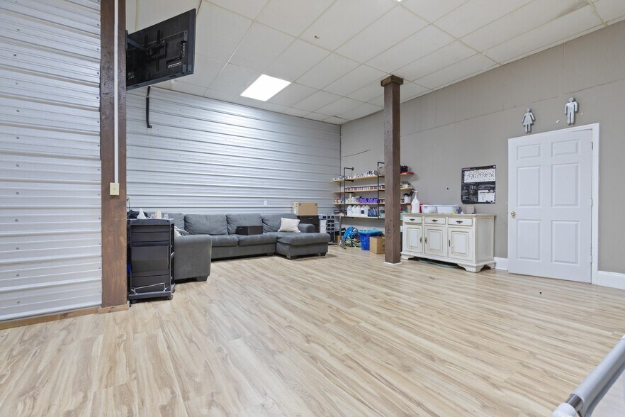 More Photos Of 114 N Church St, Waverly Loft Creative Space For Lease