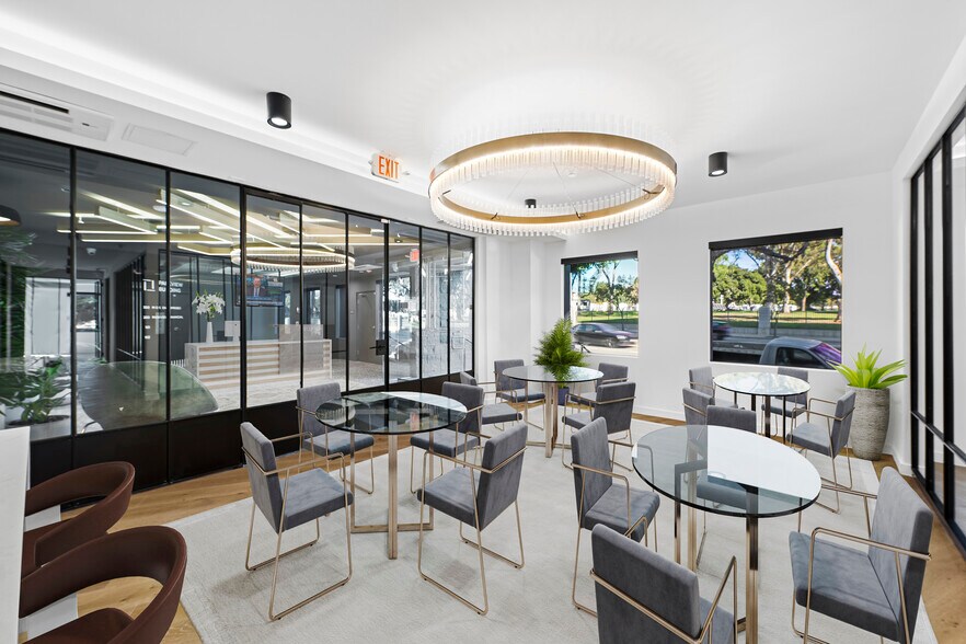 More Photos Of 11440 San Vicente Blvd, Los Angeles Office For Lease