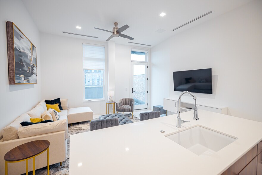 More Photos Of 400 S Old Woodward Ave, Birmingham Apartments For Sale