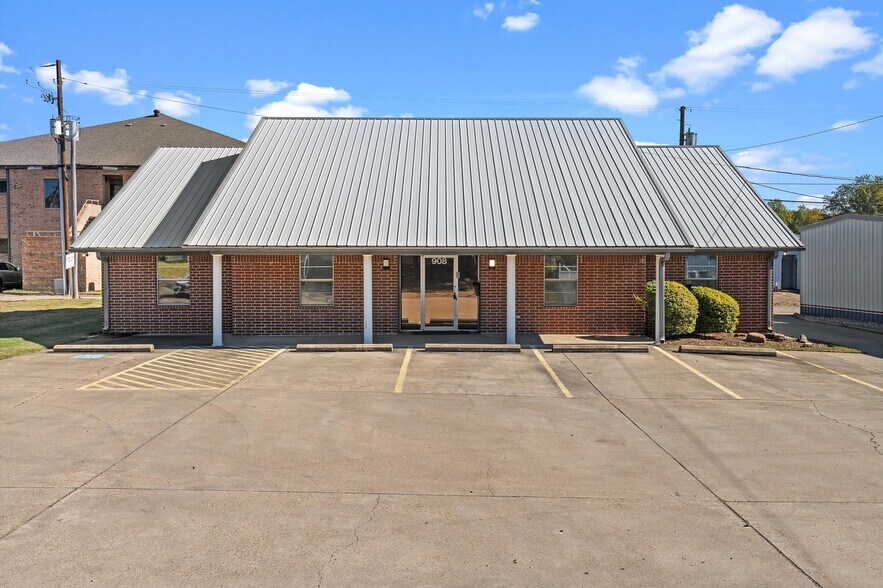 Primary Photo Of 908 Spruce St, Texarkana Medical For Sale