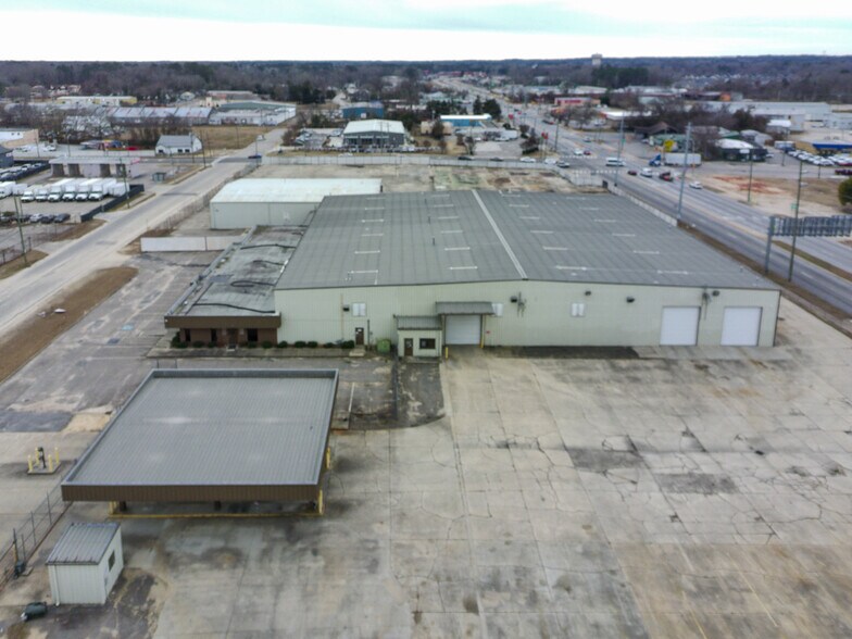 More Photos Of 131 Pepsi Ln, Fayetteville Distribution For Lease