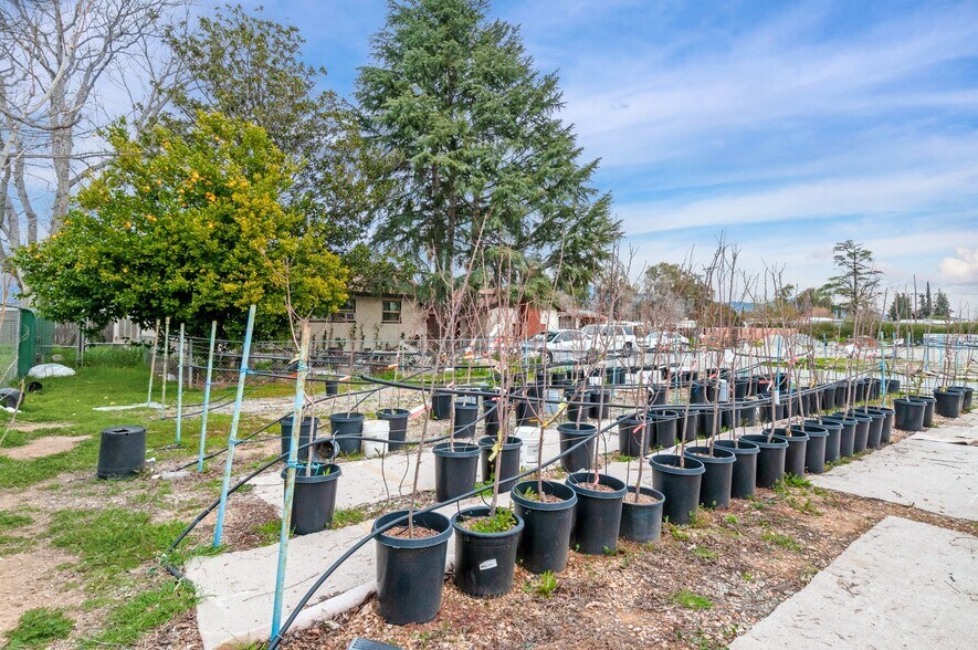 More Photos Of 1450-1454 E 6th St, Beaumont General Retail For Sale