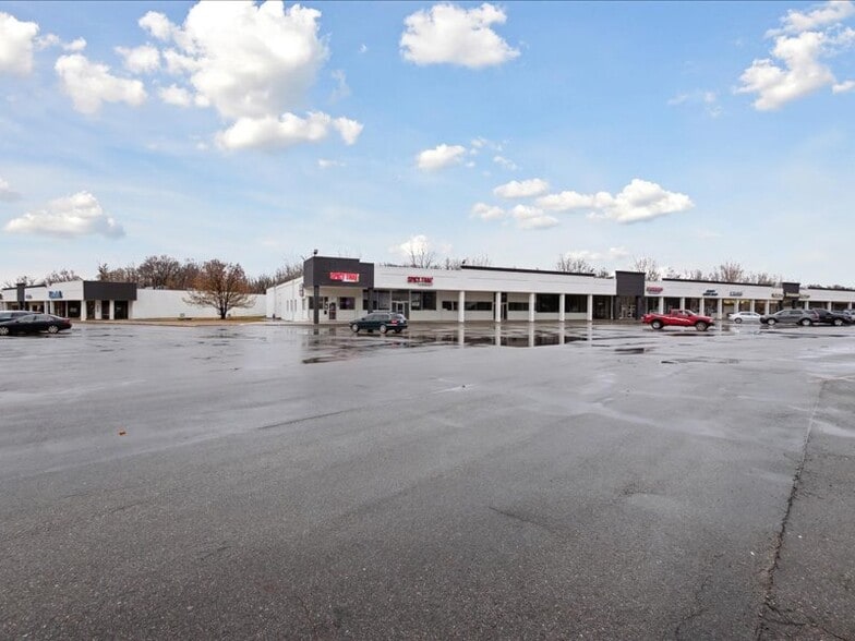 More Photos Of 2055 Gratiot Blvd, Marysville Unknown For Lease