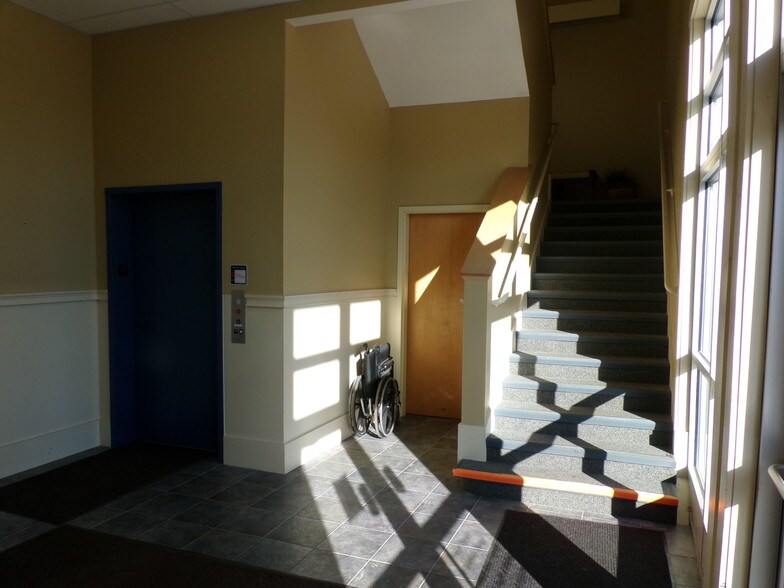 More Photos Of 171 Daniel Webster Hwy, Belmont Storefront Retail Office For Lease