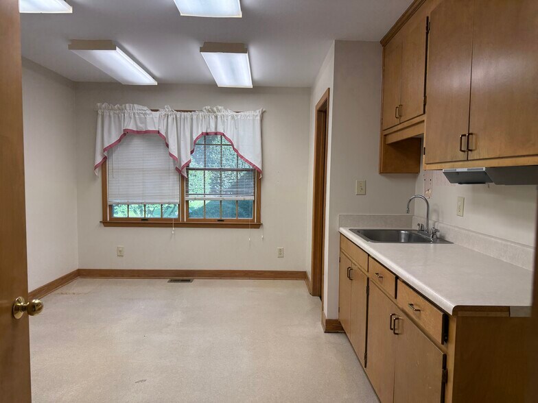 More Photos Of 1012 Medical Ridge Rd, Clinton Medical For Sale