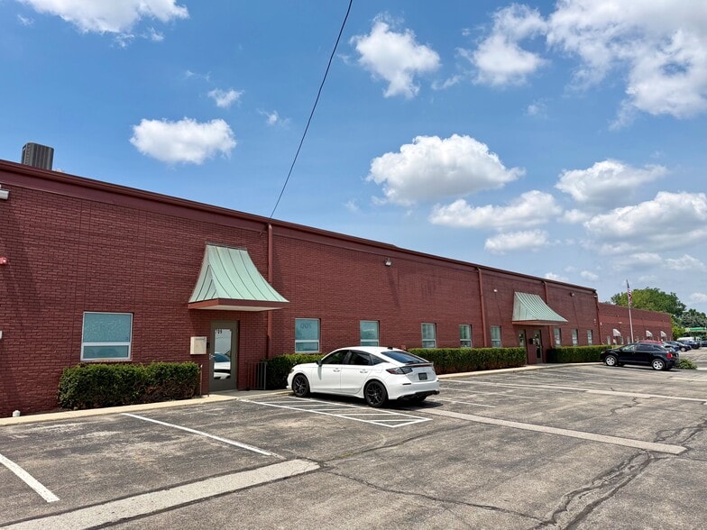Primary Photo Of 701-713 Hadley Dr, Columbus Warehouse For Lease