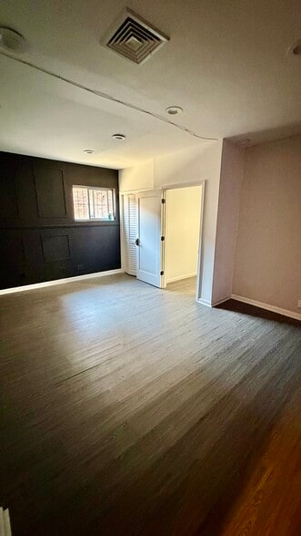 More Photos Of 112-21 Jamaica Ave, Richmond Hill Storefront Retail Office For Sale