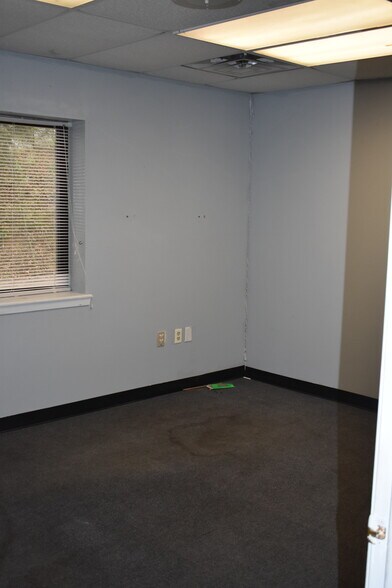 More Photos Of 216 Industrial Dr, Ridgeland Warehouse For Sale