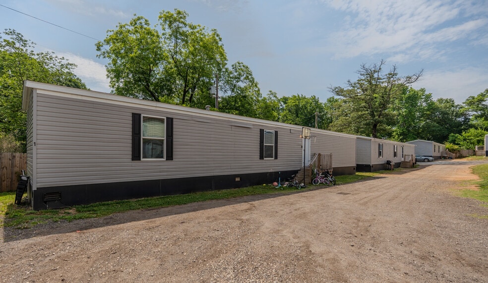 More Photos Of 923 W Lee Rd, Taylors Manufactured Housing Mobile Home Park For Sale