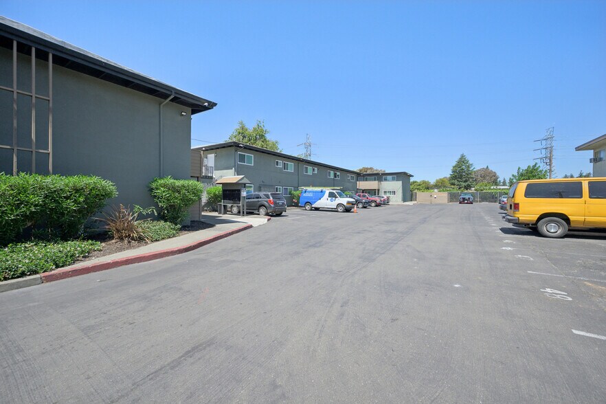 More Photos Of 550 Berry Ave, Hayward Apartments For Sale