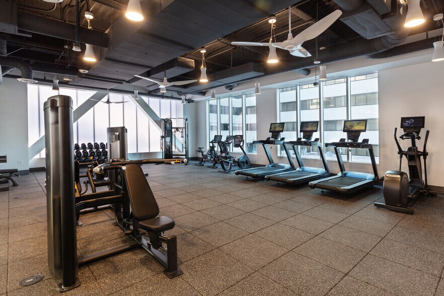 More Photos Of 2 Bethesda Metro Ctr, Bethesda Office For Lease