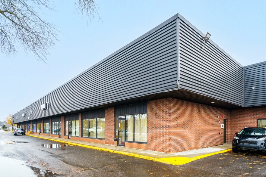 Primary Photo Of 955 Av Saint-Jean-Baptiste, Québec Distribution For Lease