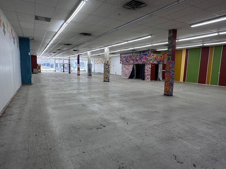 More Photos Of 936-950 Rue Notre-Dame O, Montréal Storefront Retail Residential For Lease