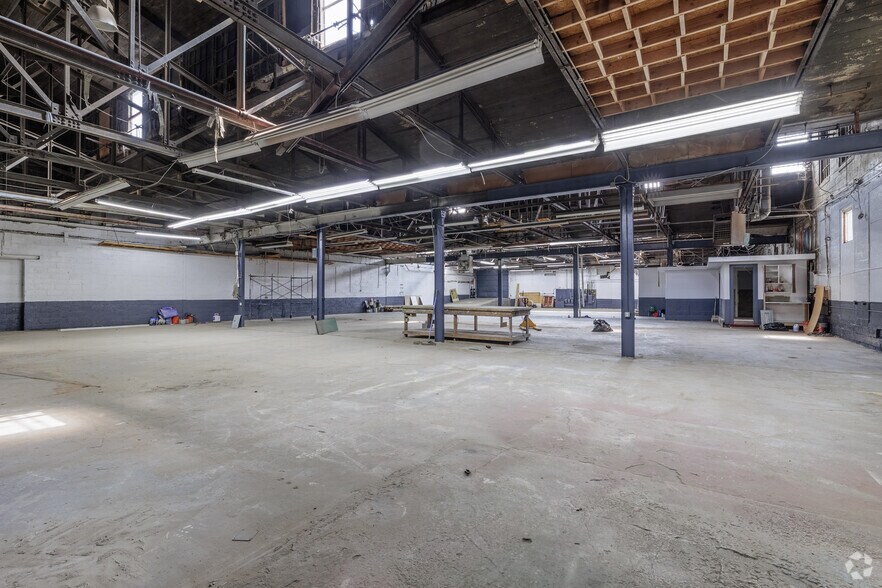 More Photos Of 85 Wagaraw Rd, Hawthorne Manufacturing For Lease