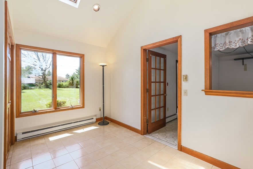 More Photos Of 199 Main St, Shrewsbury Specialty For Sale