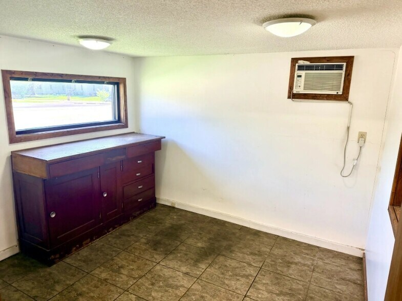 More Photos Of 1018 Independence St, Cape Girardeau Industrial For Lease
