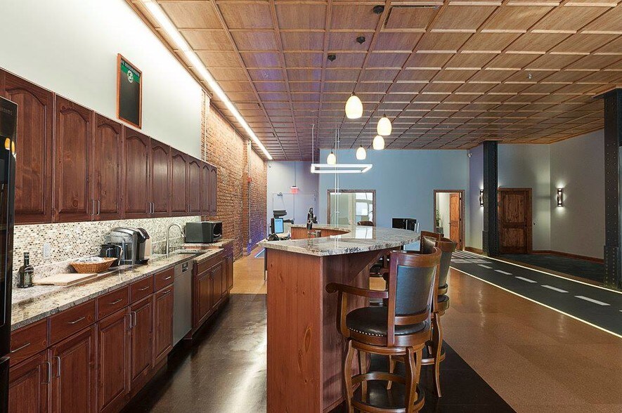 More Photos Of 2515 Liberty Ave, Pittsburgh Medical For Lease