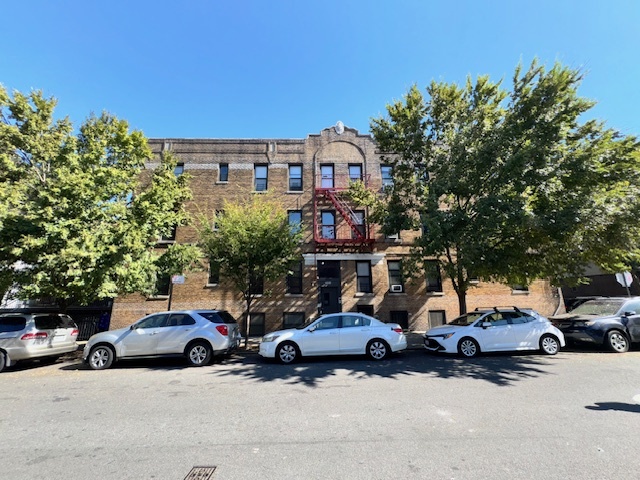 Primary Photo Of 3004 Cruger Ave, Bronx Apartments For Sale