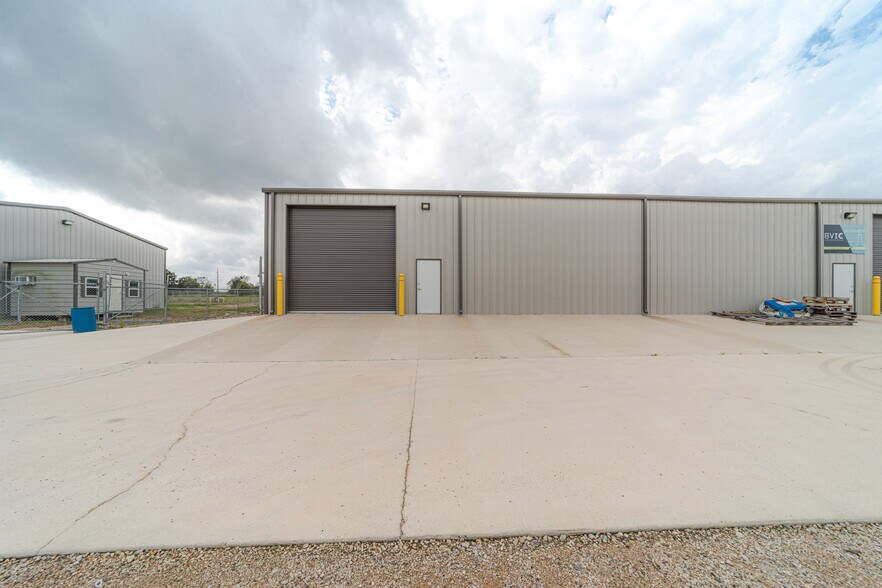 More Photos Of 7502 E State Highway 21, Bryan Warehouse For Lease