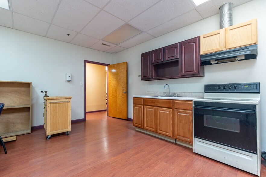More Photos Of 1939 S Juniper St, Philadelphia Storefront Retail Office For Sale