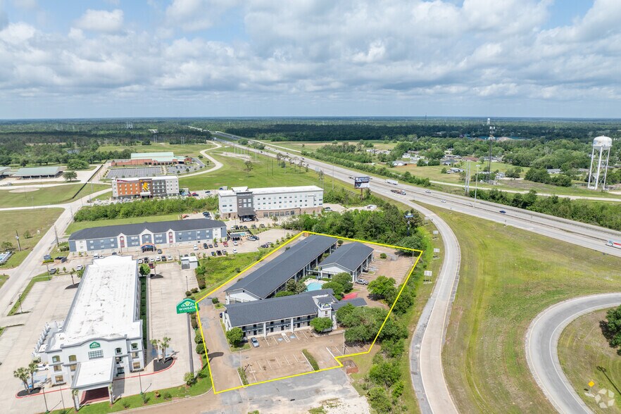 Primary Photo Of 2600 Ruth St, Sulphur Hotel For Sale