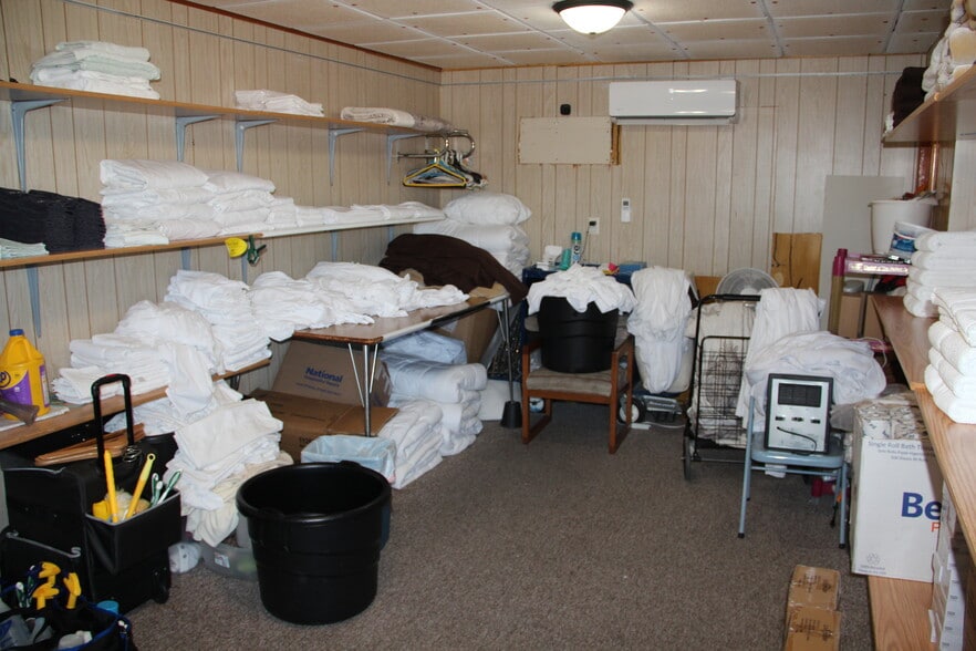 More Photos Of 115 N River St, Chamberlain Hotel For Sale