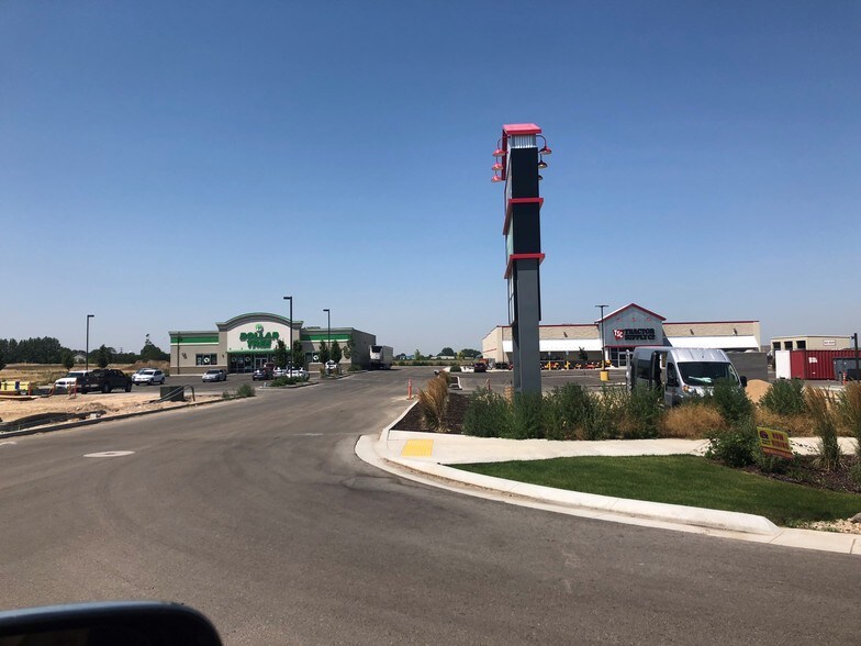 More Photos Of 817-821 N Meridian Rd, Kuna Freestanding For Lease