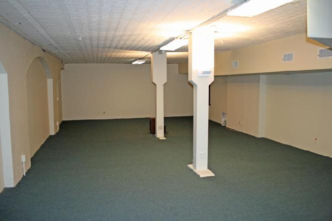 More Photos Of 16-20 W Huron St, Pontiac Office For Lease