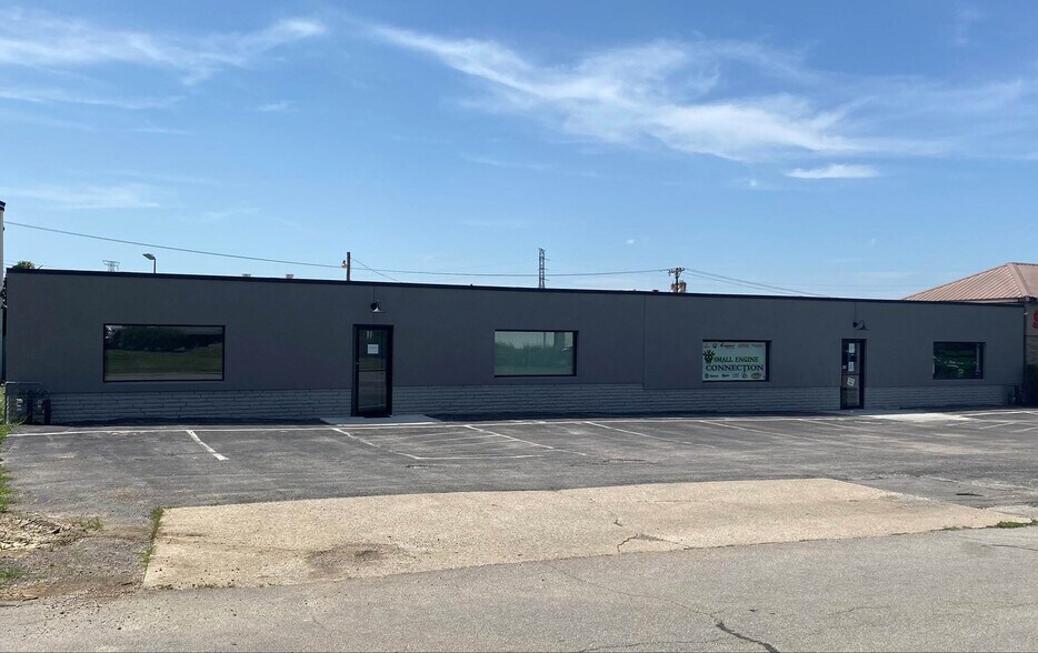 More Photos Of 1109-1113 Commercial Dr, Lexington Light Distribution For Lease