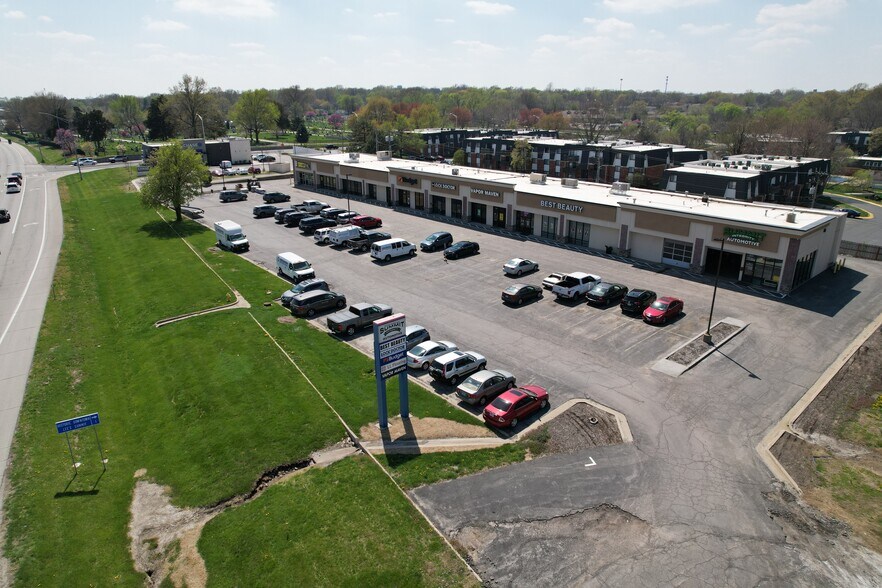 More Photos Of 300-320 NE 291 Hwy, Lee's Summit Unknown For Lease