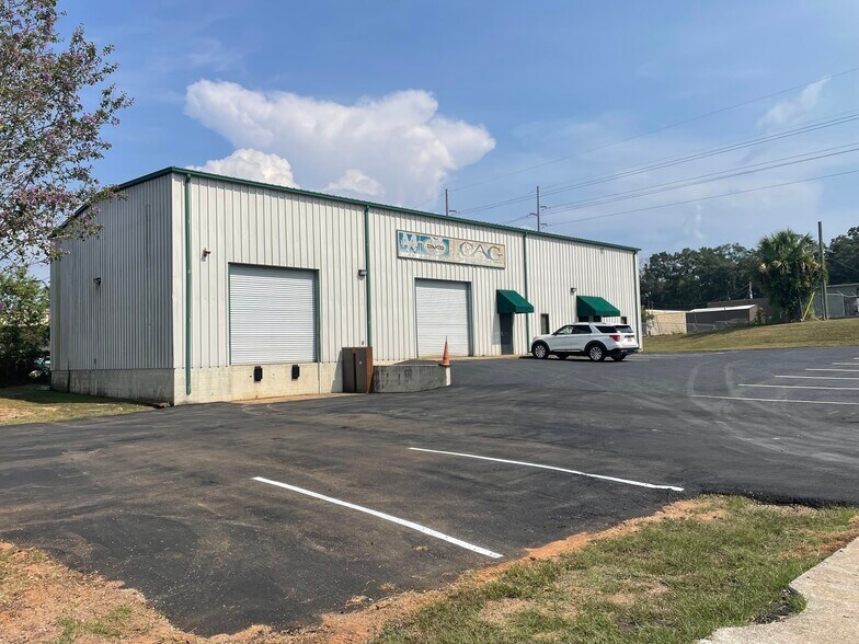 Primary Photo Of 2499 Eslava Creek Pky, Mobile Service For Lease